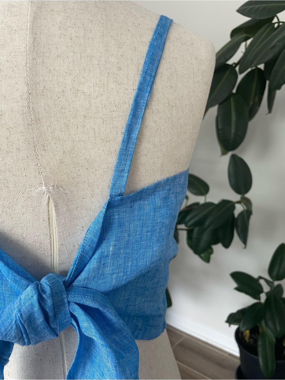 Knot-Front Blue Crop Cami Top - Picture 5 of 14